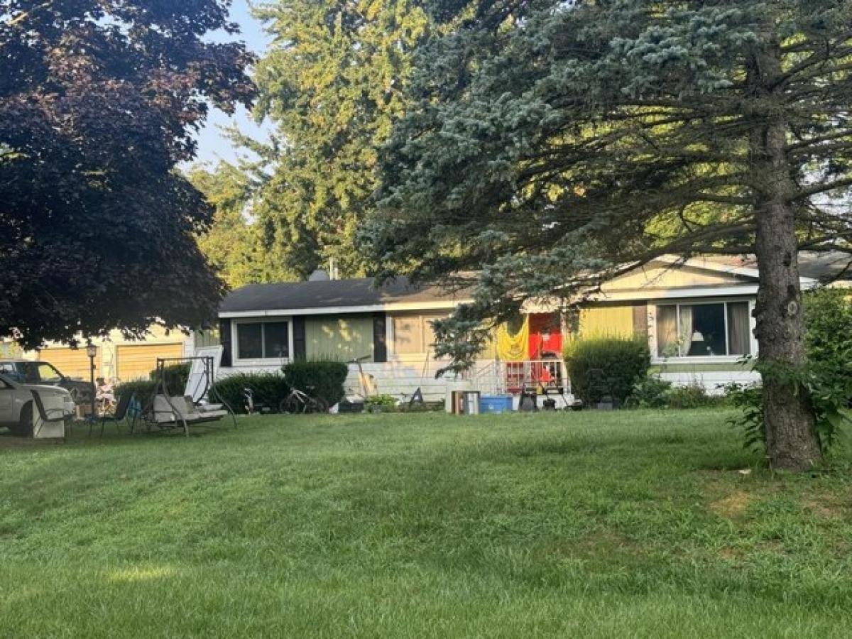 Picture of Home For Sale in Gobles, Michigan, United States