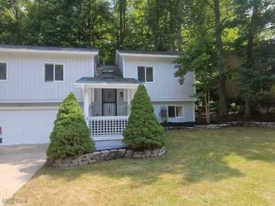 Home For Sale in Brecksville, Ohio