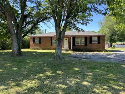 Home For Sale in Fayetteville, Tennessee