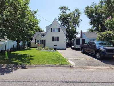 Home For Sale in Patchogue, New York