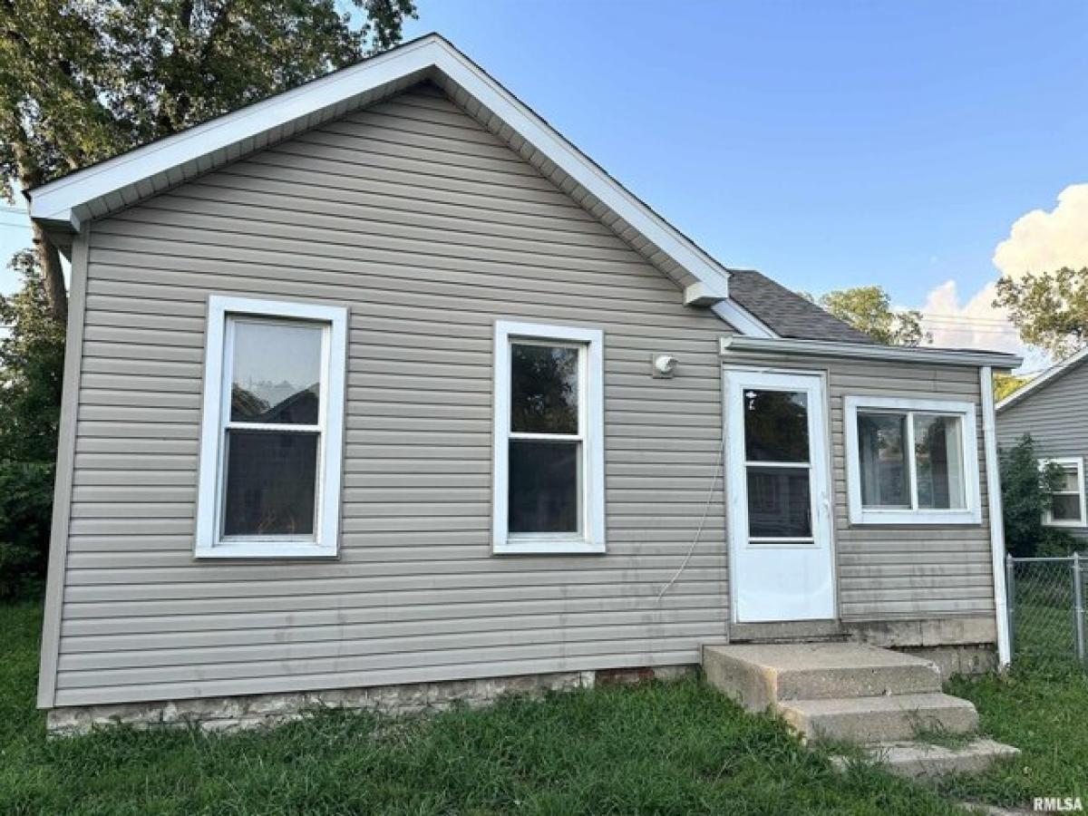 Picture of Home For Sale in Pekin, Illinois, United States