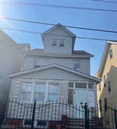 Home For Rent in Irvington, New Jersey