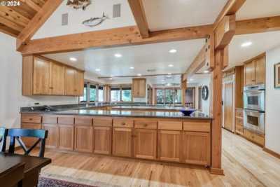 Home For Sale in Vida, Oregon