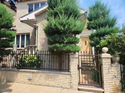 Home For Rent in Maspeth, New York