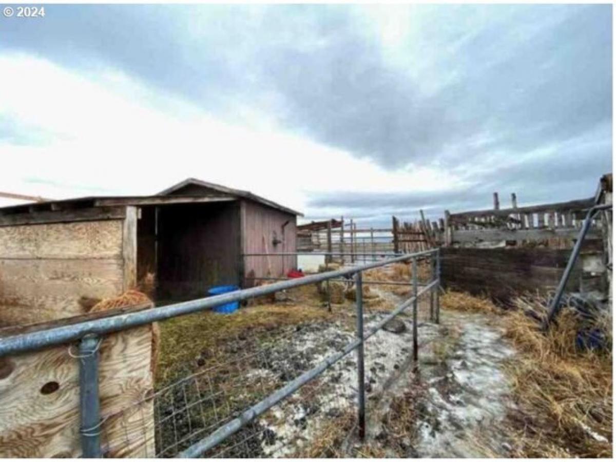 Picture of Home For Sale in Burns, Oregon, United States