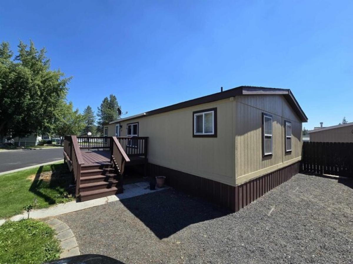 Picture of Home For Sale in Chattaroy, Washington, United States