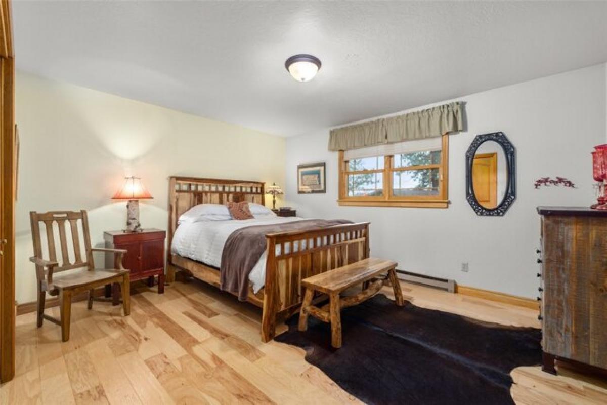 Picture of Home For Sale in Columbia Falls, Montana, United States