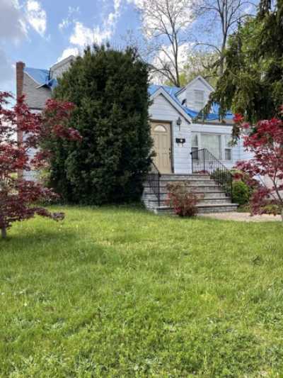 Home For Sale in Linden, New Jersey