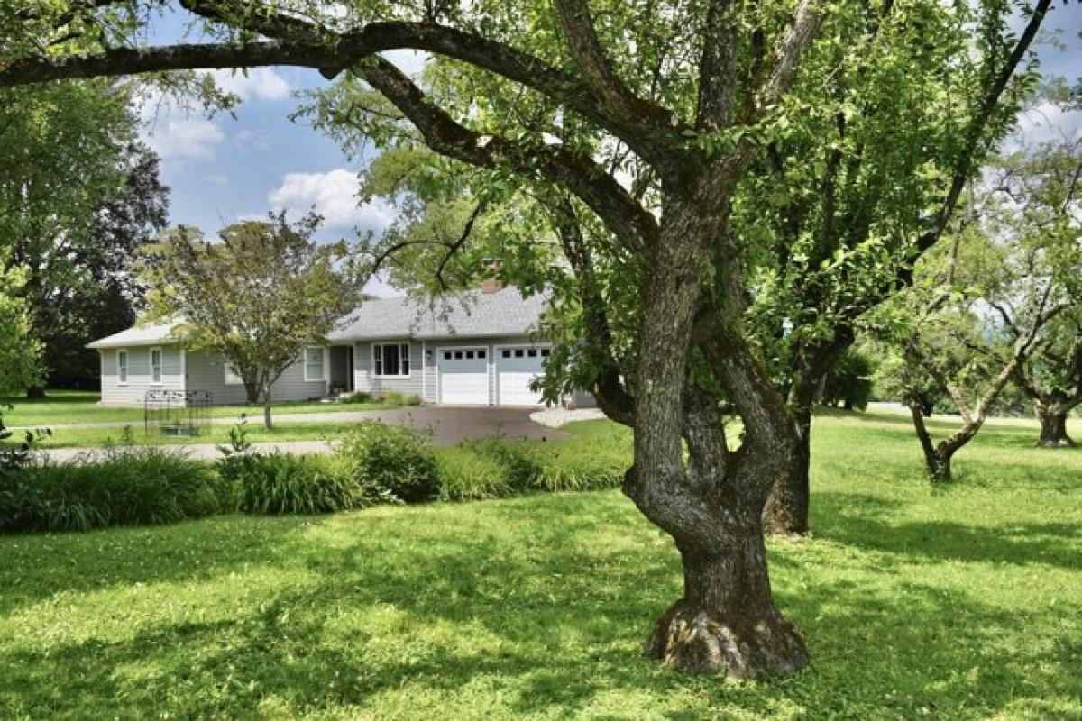 Picture of Home For Sale in Salisbury, Connecticut, United States