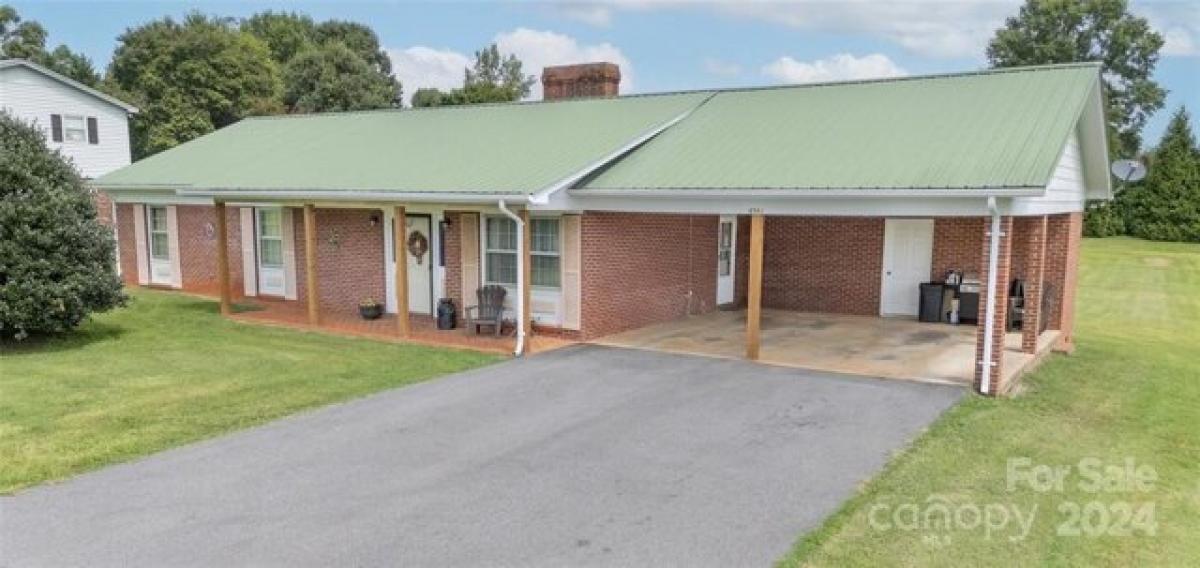 Picture of Home For Sale in Hudson, North Carolina, United States