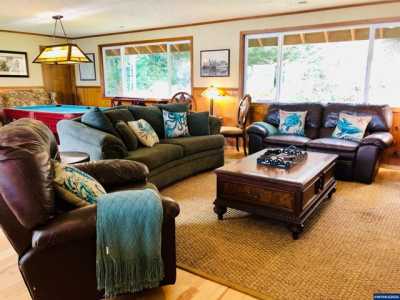 Home For Sale in Waldport, Oregon