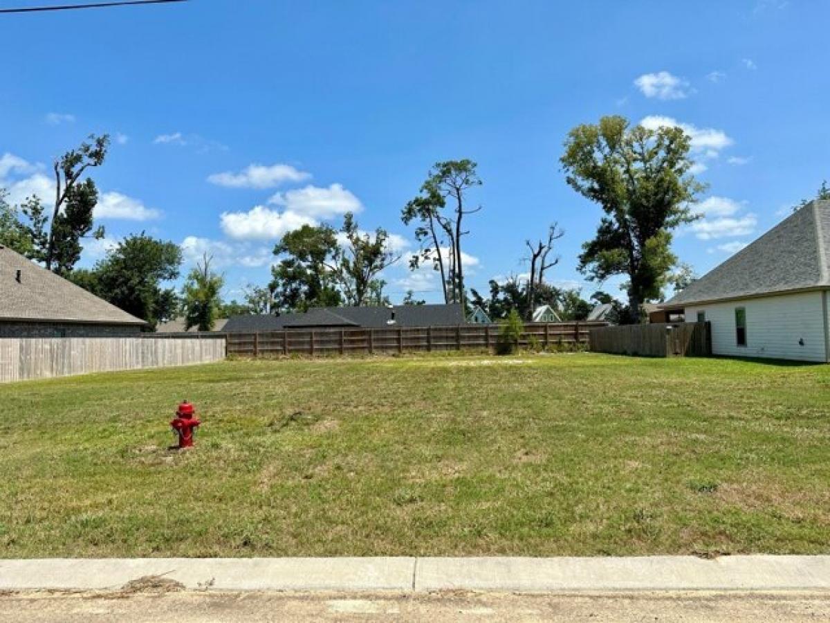 Picture of Residential Land For Sale in Sulphur, Louisiana, United States