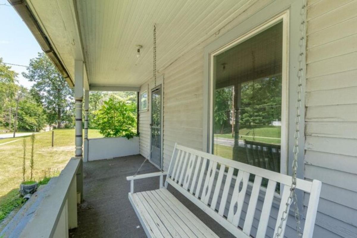 Picture of Home For Sale in Oelwein, Iowa, United States