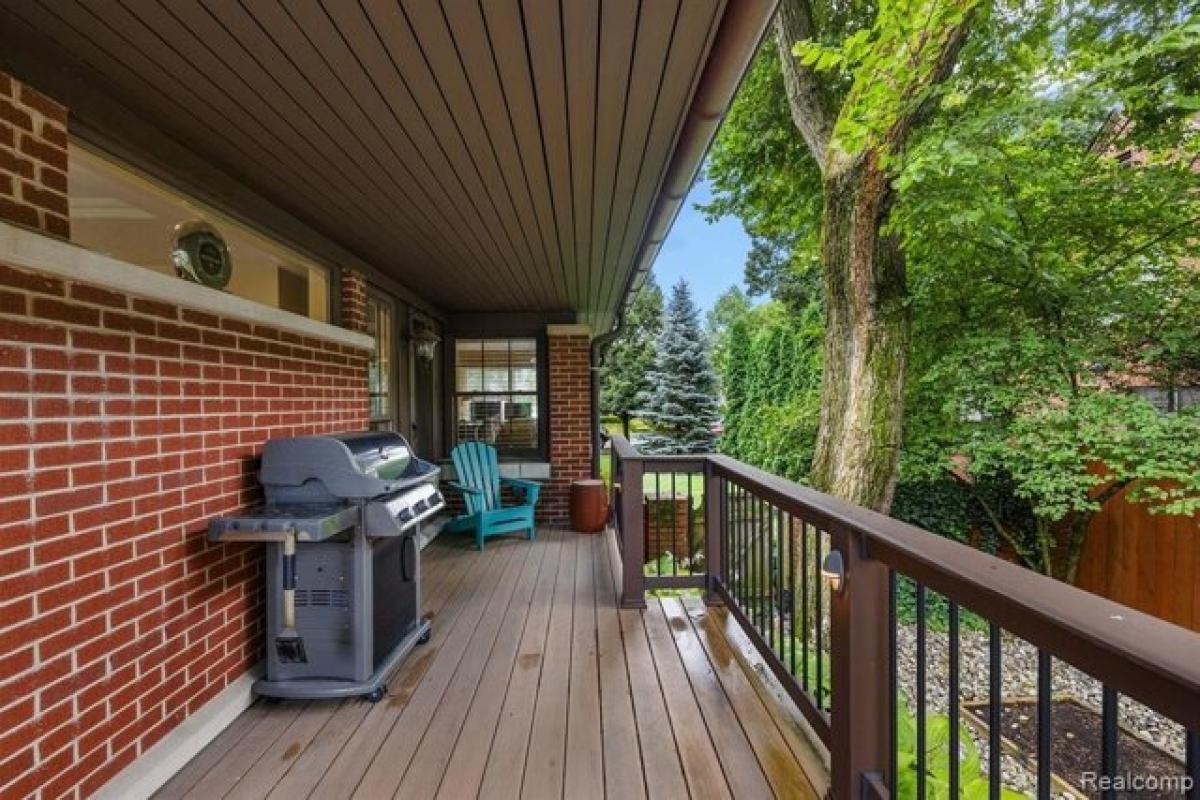 Picture of Home For Sale in Birmingham, Michigan, United States