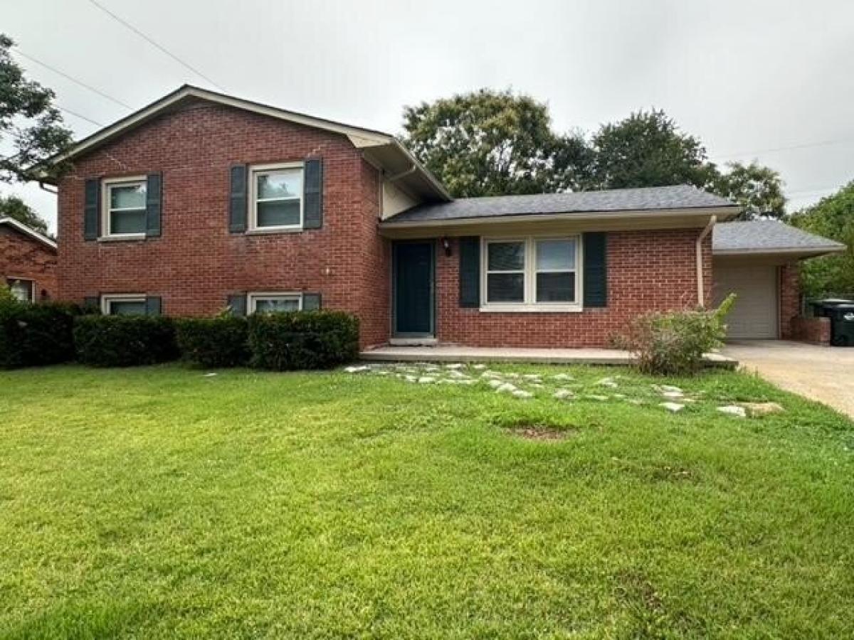 Picture of Home For Sale in Versailles, Kentucky, United States