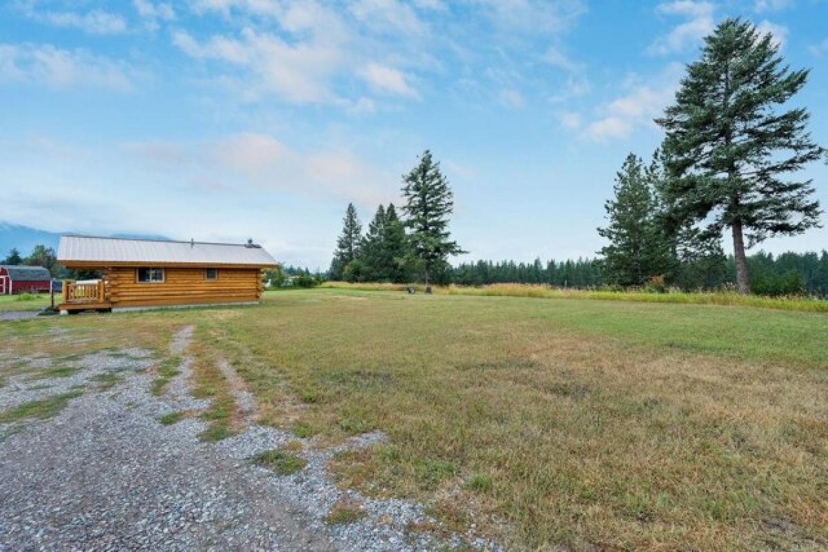 Picture of Home For Sale in Columbia Falls, Montana, United States