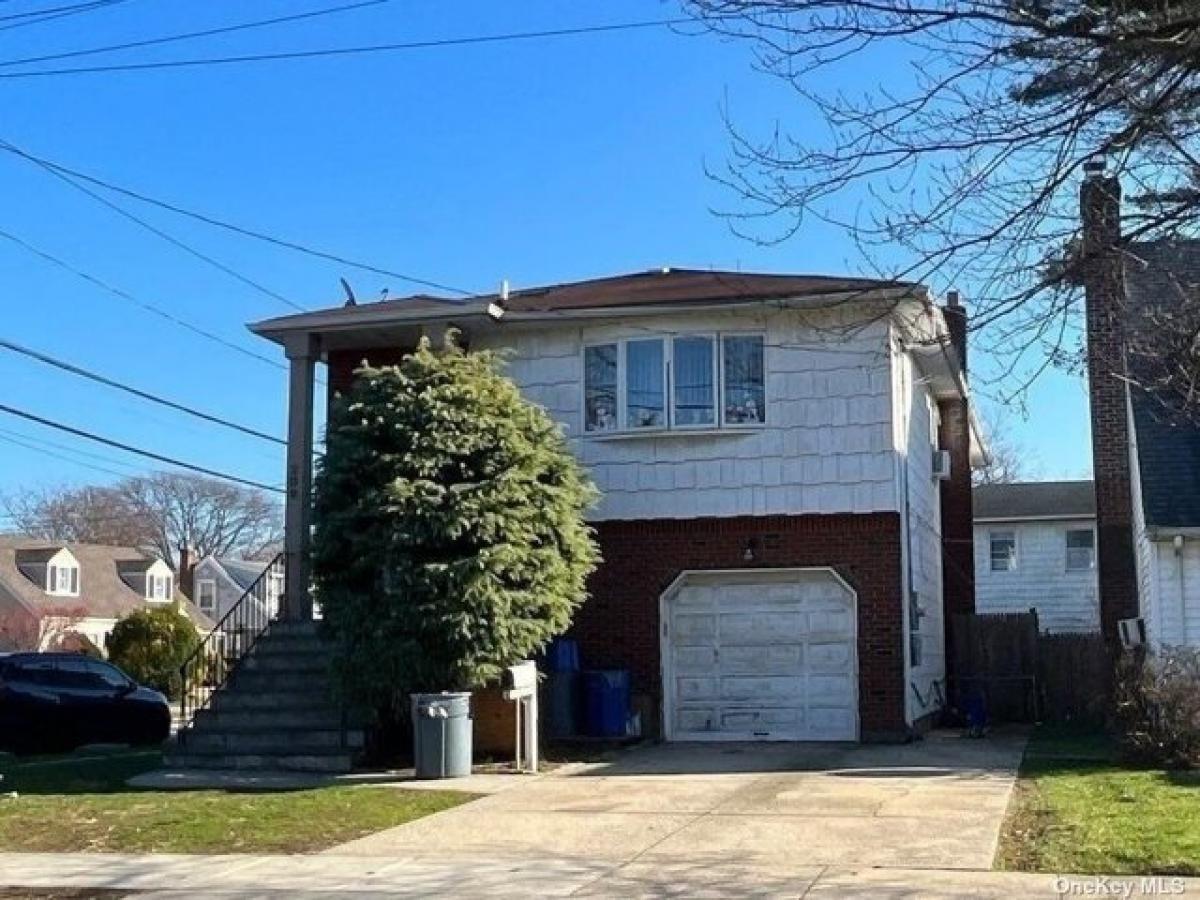 Picture of Home For Sale in Valley Stream, New York, United States