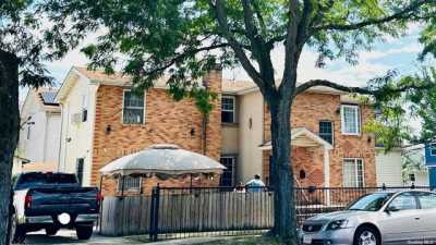 Home For Sale in Springfield Gardens, New York