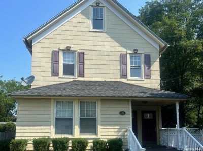 Home For Rent in Babylon, New York