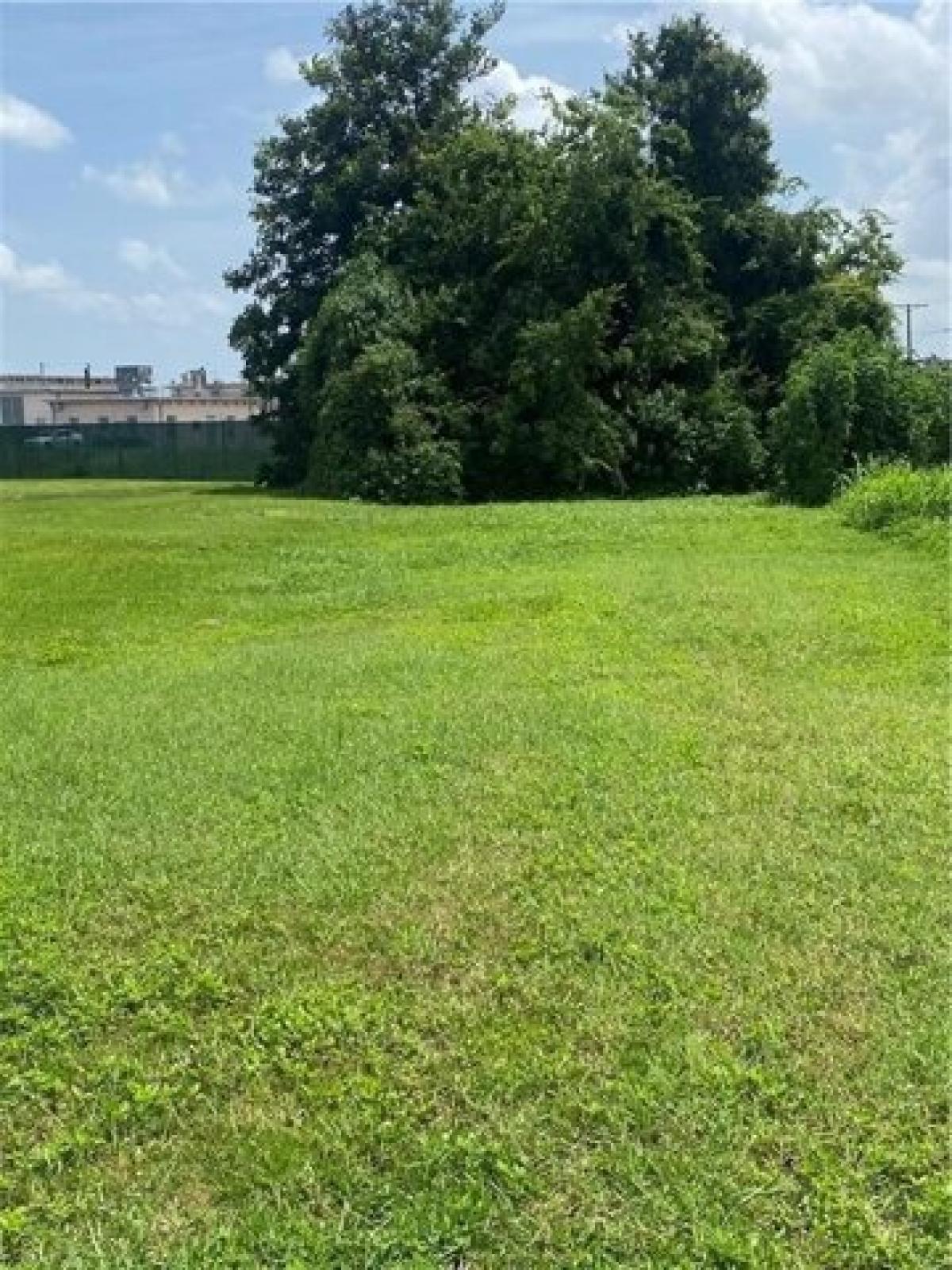 Picture of Residential Land For Sale in Gretna, Louisiana, United States