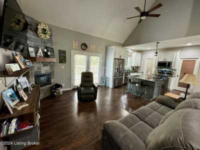 Home For Sale in Shepherdsville, Kentucky