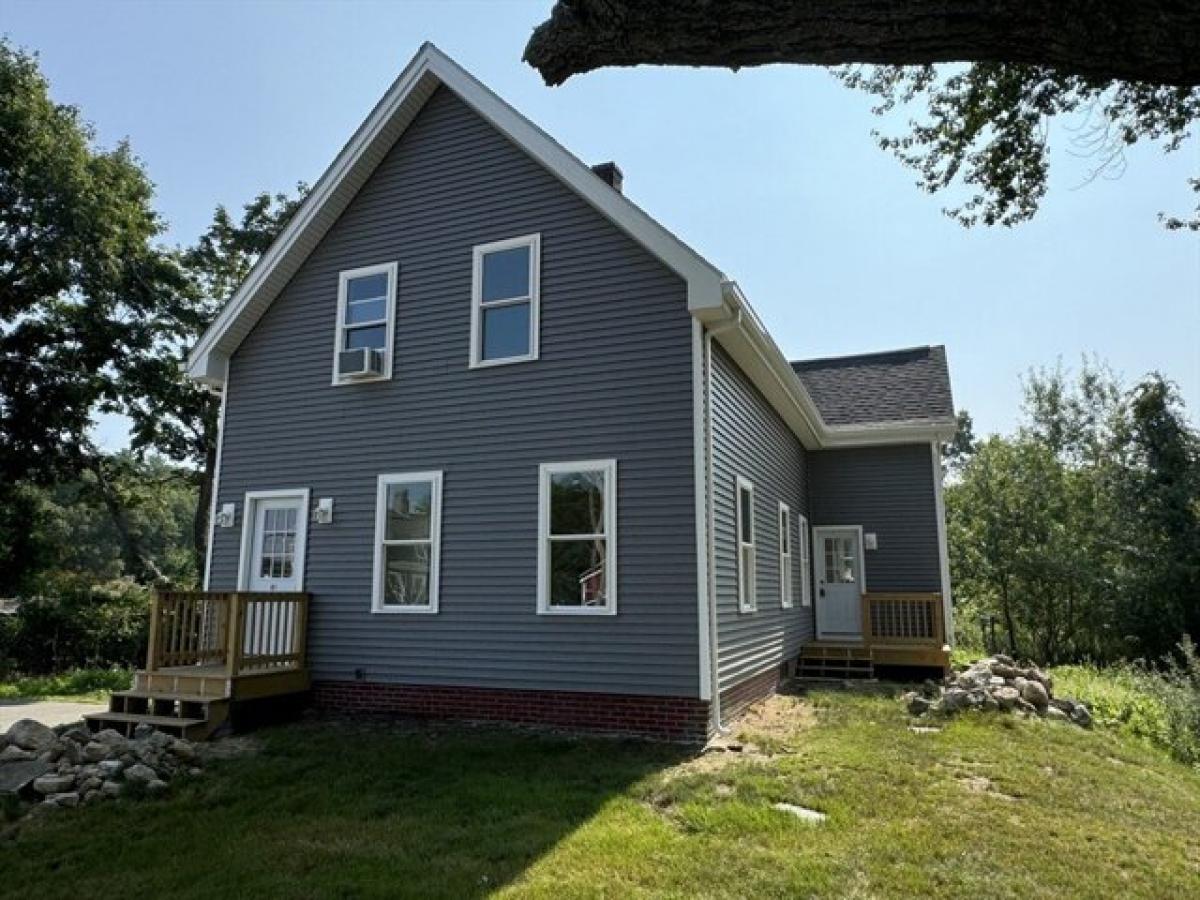 Picture of Home For Sale in Whitman, Massachusetts, United States