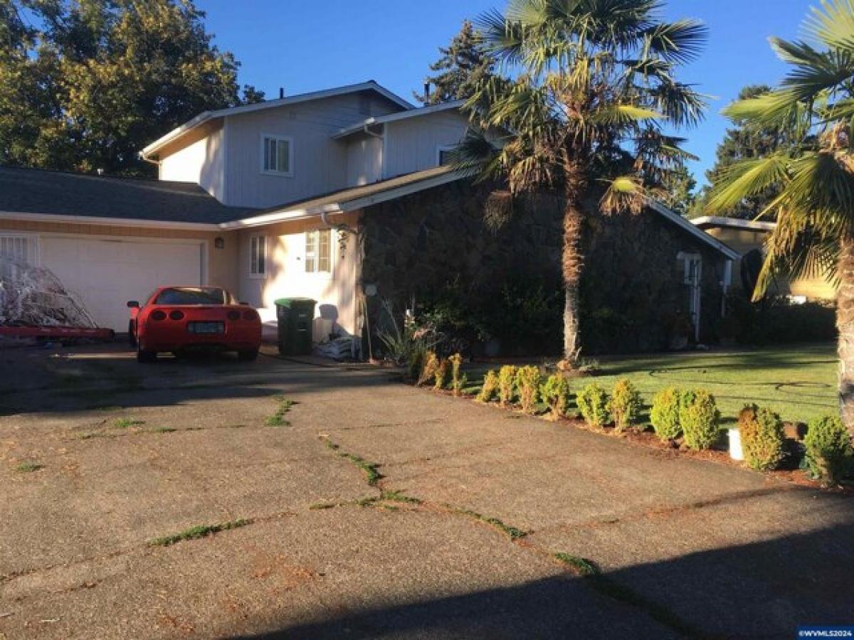 Picture of Home For Sale in Woodburn, Oregon, United States