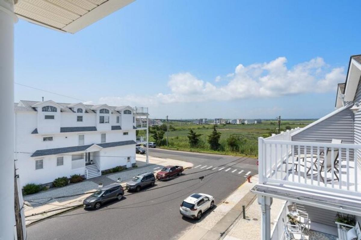 Picture of Home For Sale in Sea Isle City, New Jersey, United States