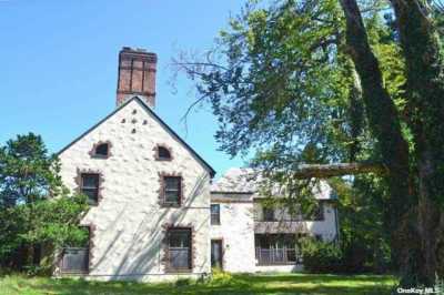 Home For Rent in Old Westbury, New York