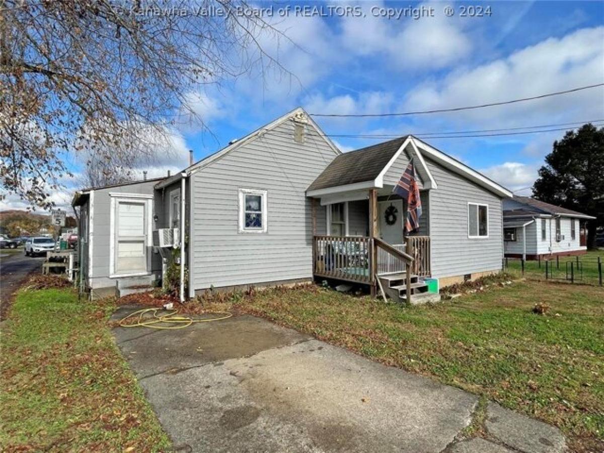 Picture of Home For Sale in Dunbar, West Virginia, United States