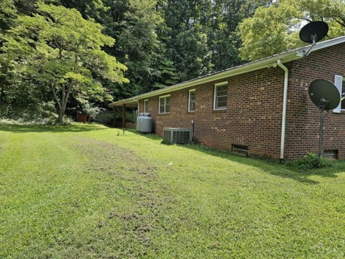 Picture of Home For Sale in Claudville, Virginia, United States