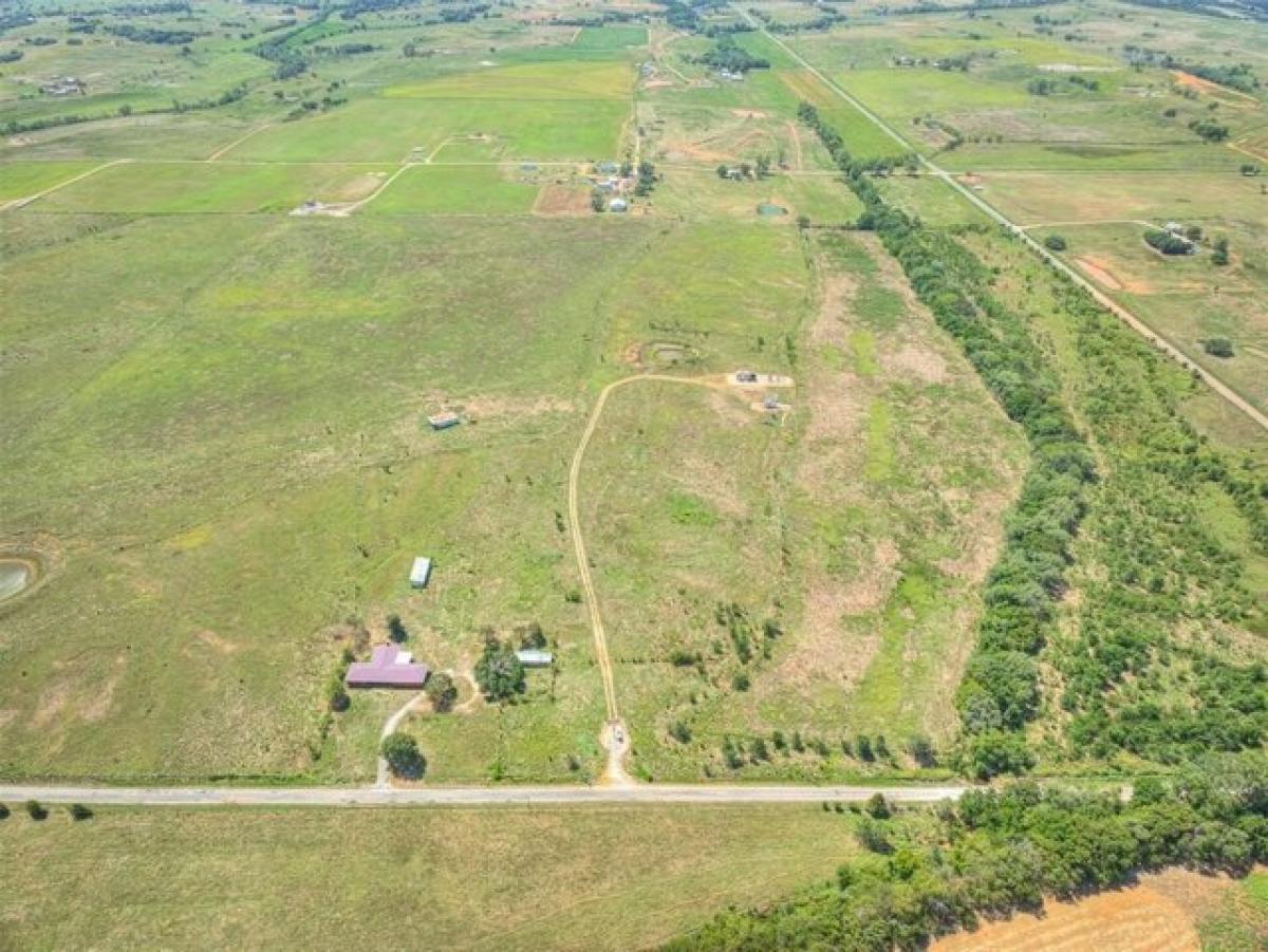 Picture of Home For Sale in Lindsay, Oklahoma, United States