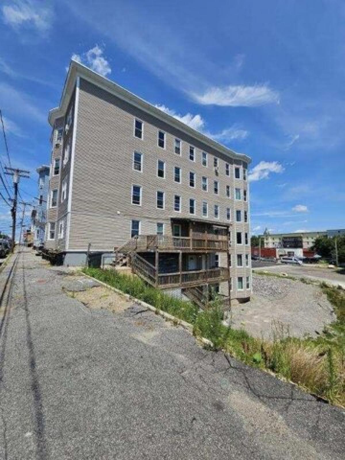 Picture of Home For Sale in Lewiston, Maine, United States