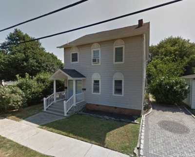 Home For Rent in Babylon, New York