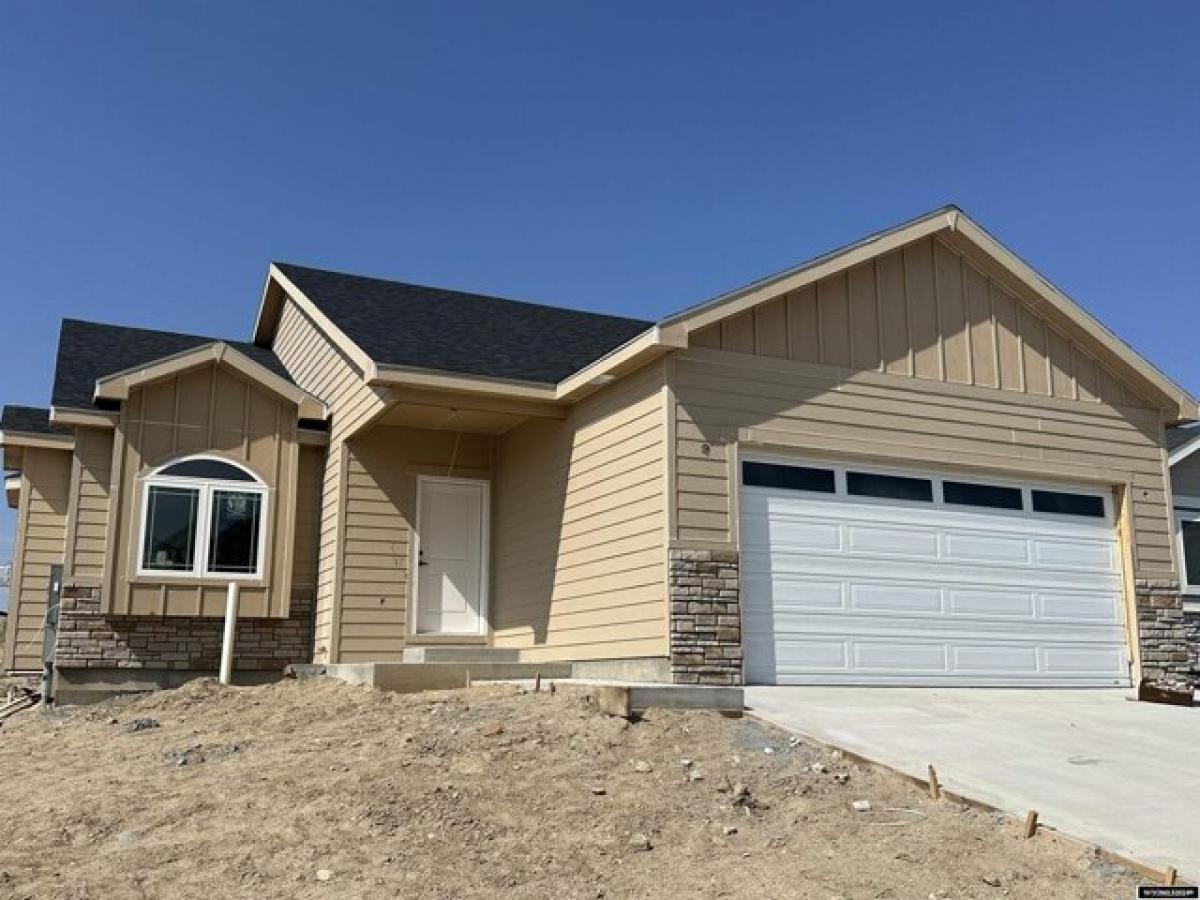 Picture of Home For Sale in Mills, Wyoming, United States