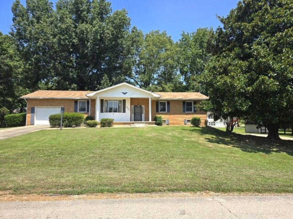 Picture of Home For Sale in Dexter, Missouri, United States