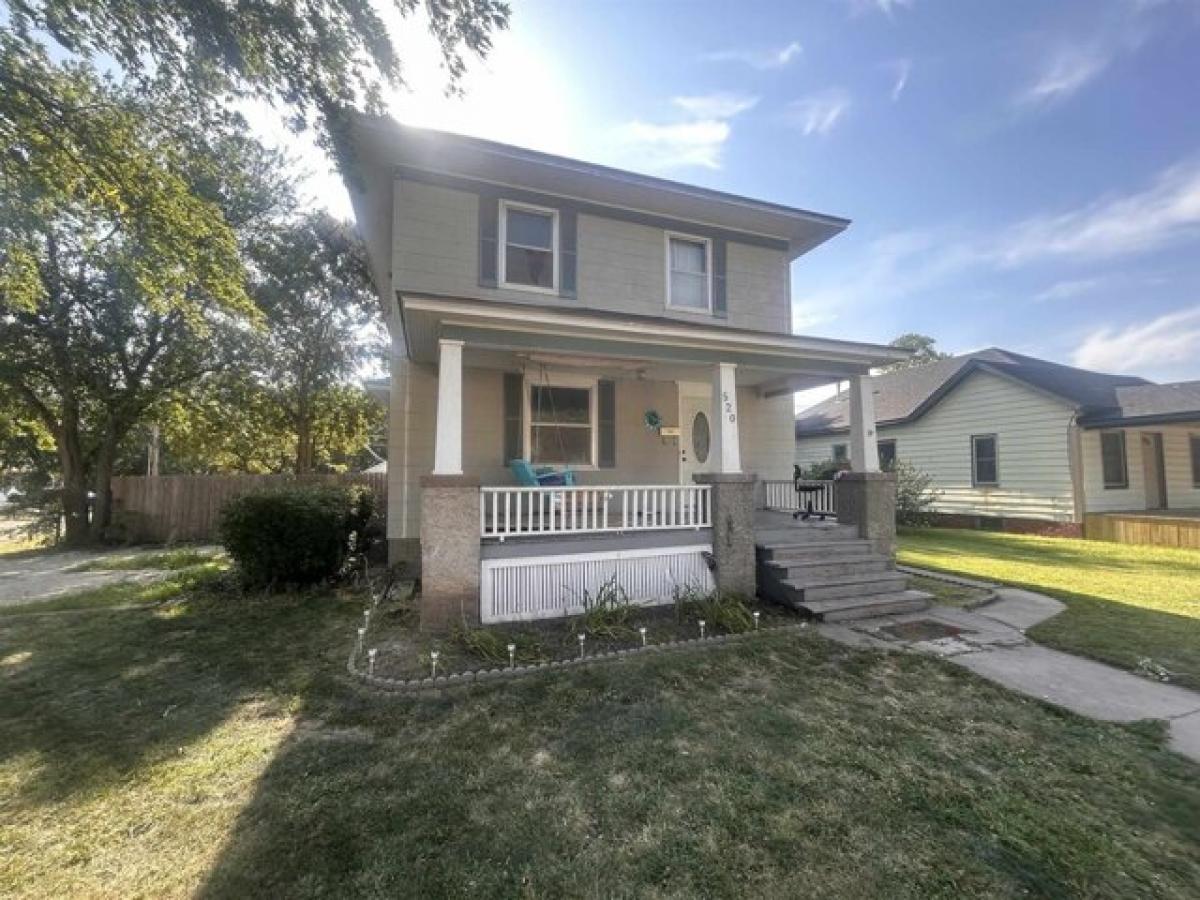 Picture of Home For Sale in McPherson, Kansas, United States