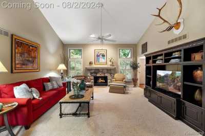 Home For Sale in Auburn Hills, Michigan