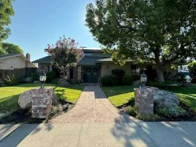 Home For Sale in Dos Palos, California