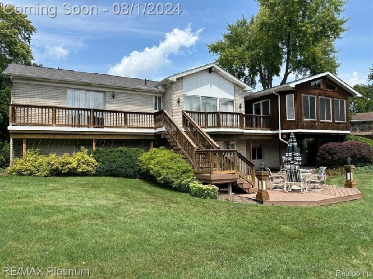 Picture of Home For Sale in Fenton, Michigan, United States