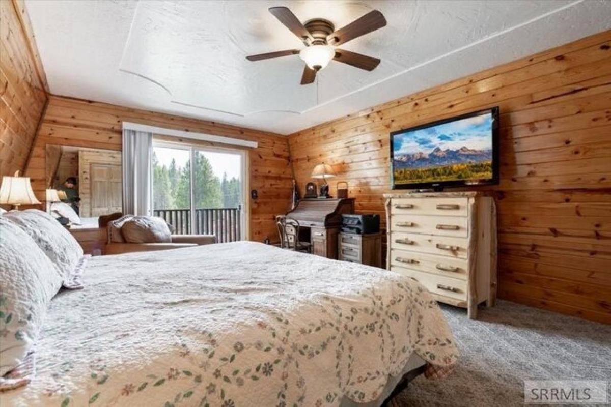 Picture of Home For Sale in Island Park, Idaho, United States