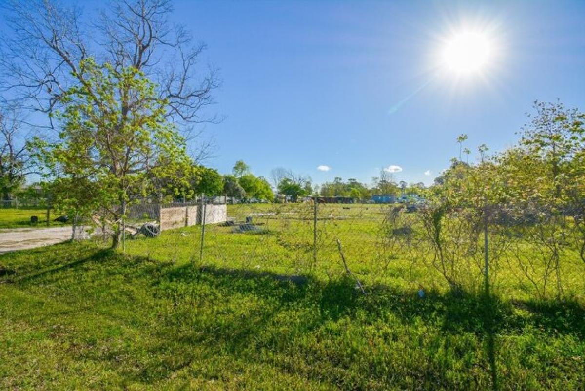 Picture of Residential Land For Sale in Channelview, Texas, United States