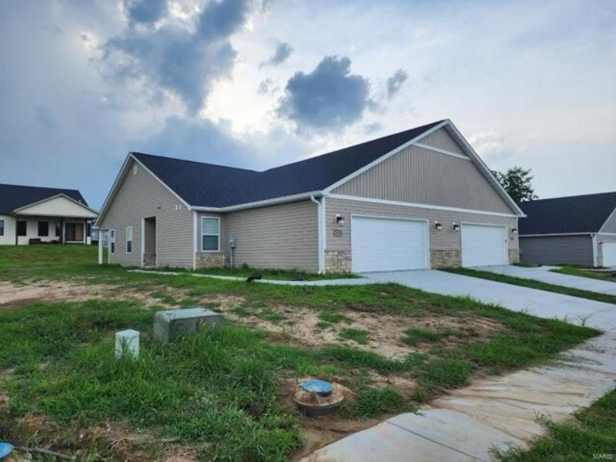 Picture of Home For Sale in Lebanon, Illinois, United States