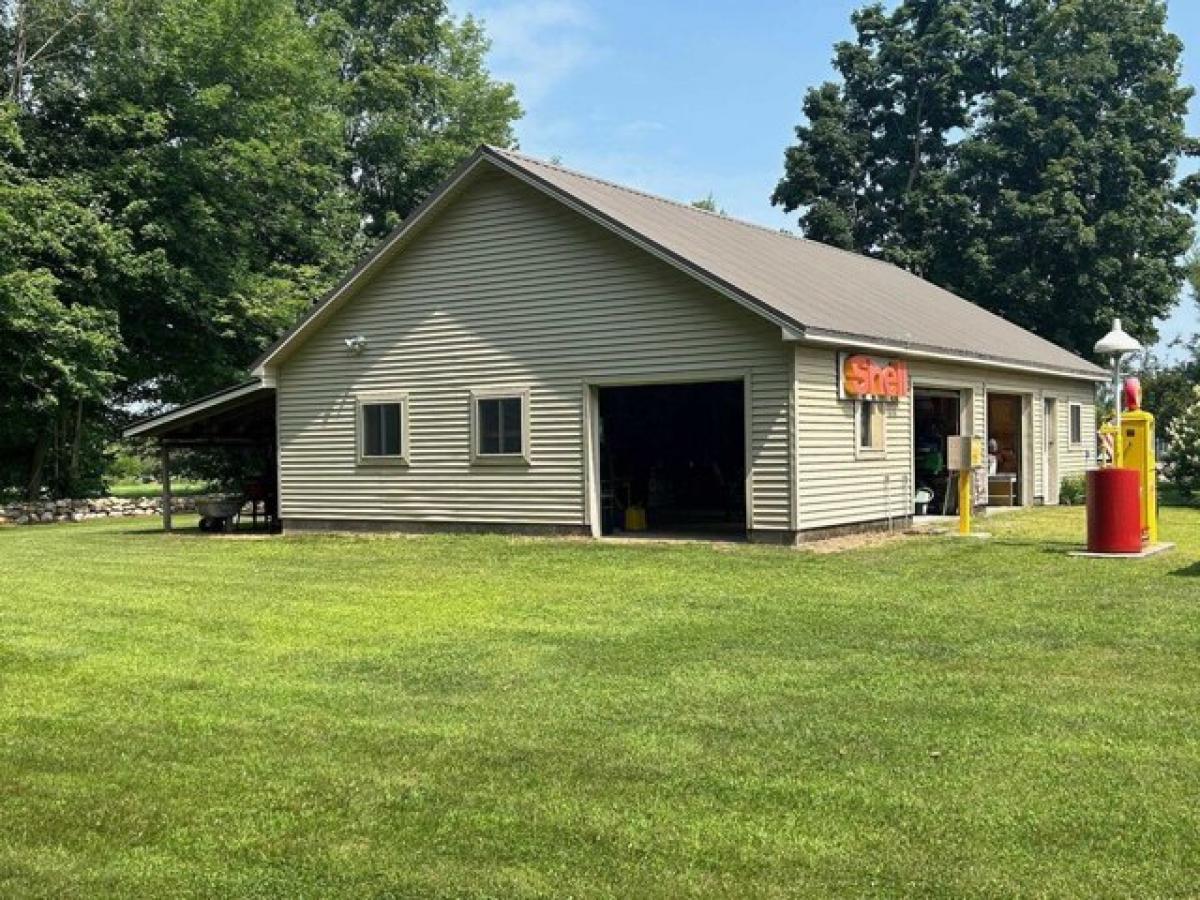 Picture of Home For Sale in North Lawrence, New York, United States