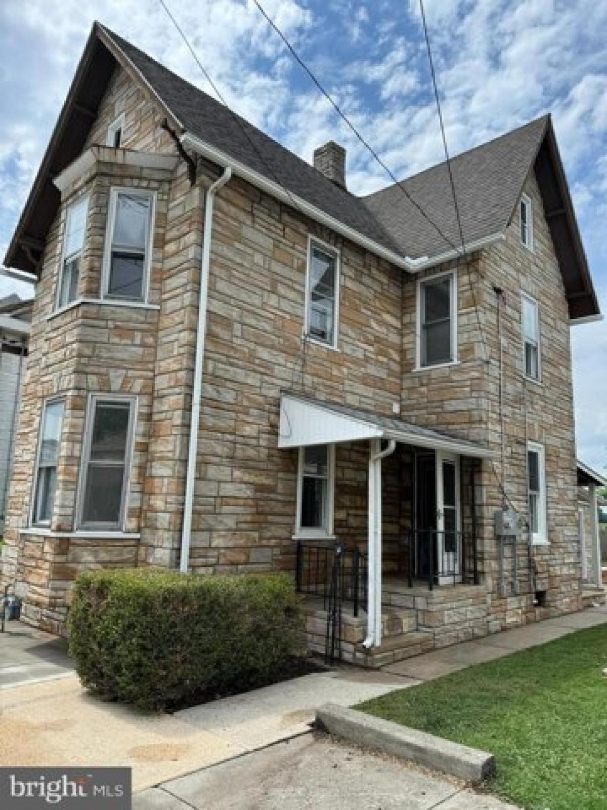 Picture of Home For Sale in Newmanstown, Pennsylvania, United States