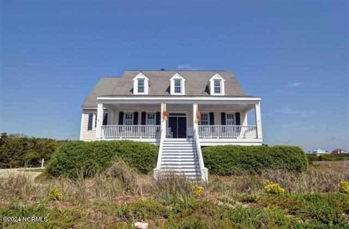 Picture of Home For Sale in North Topsail Beach, North Carolina, United States