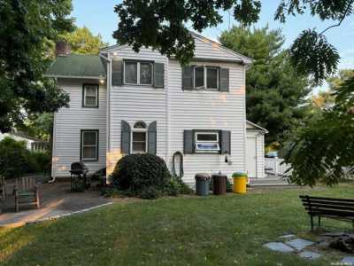 Home For Sale in Woodmere, New York