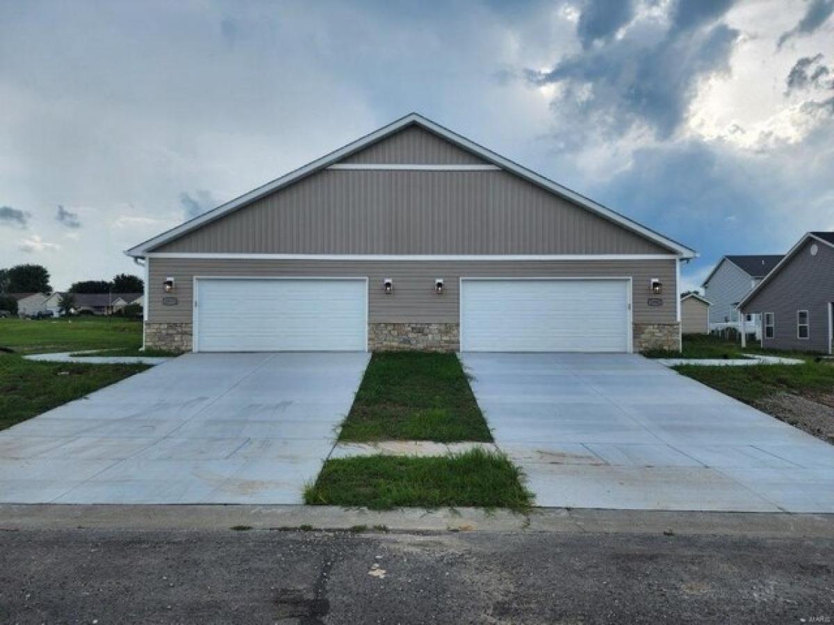 Picture of Home For Sale in Lebanon, Illinois, United States