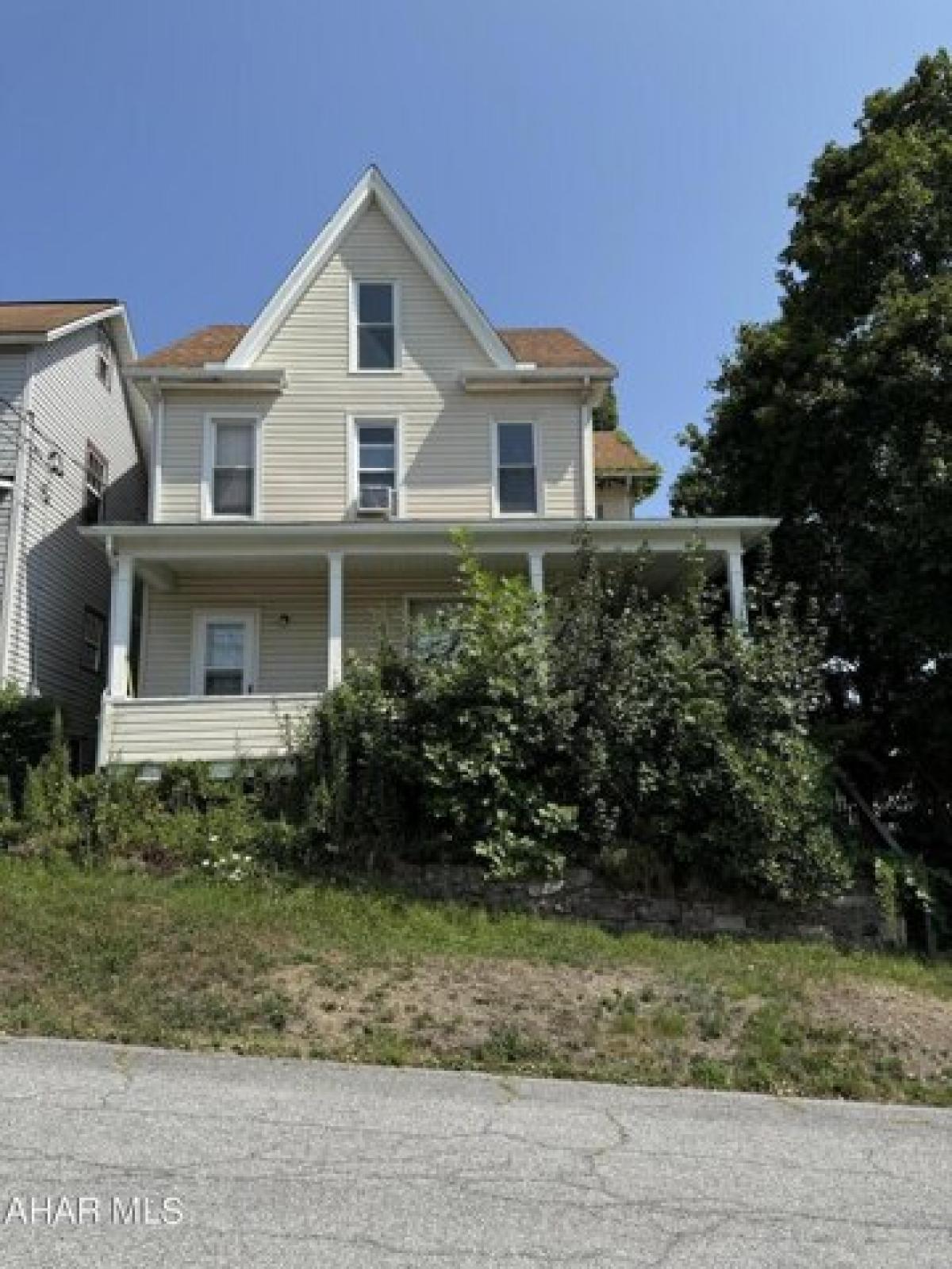 Picture of Home For Sale in Tyrone, Pennsylvania, United States