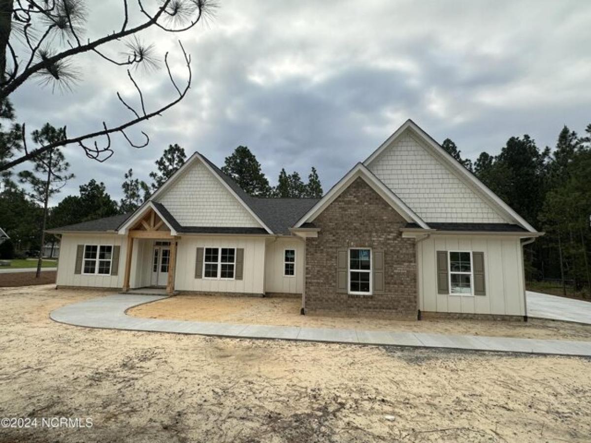 Picture of Home For Sale in West End, North Carolina, United States